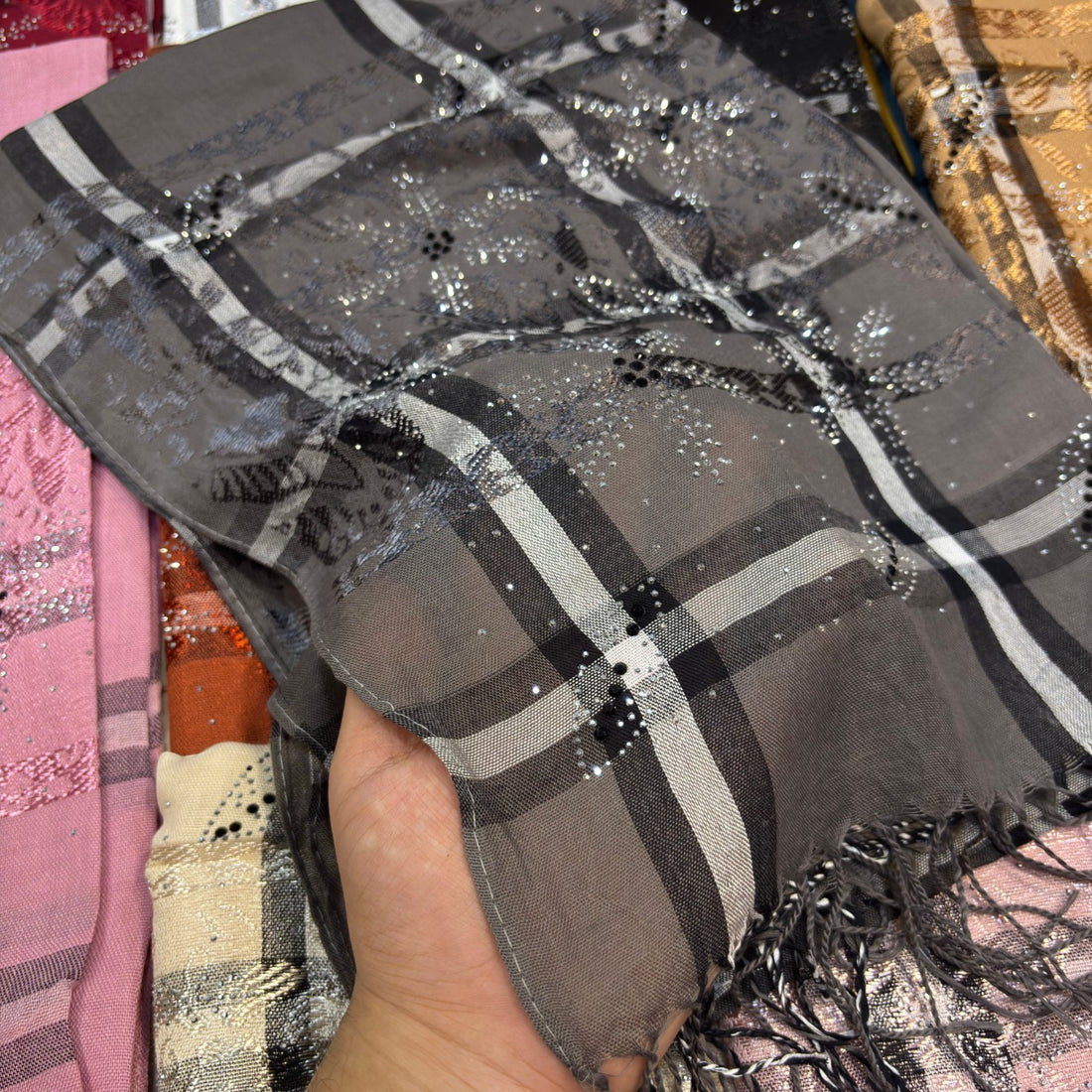 Checkered Nug Pallu #526, 12-piece wholesale pack, Rayyan Hijab Store - photo 1